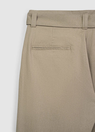 Hose aus einer Leinenmischung mit Gürtel