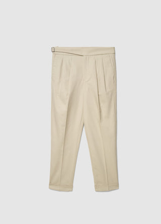 Pantaloni sartoriali con fibbia in vita