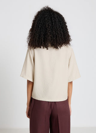 Short-sleeved shirt with a notched collar