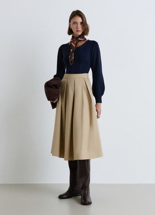 Cable-knit body with long sleeves