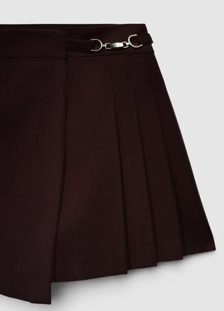 Kurze Hose mit Falten und Schnalle
