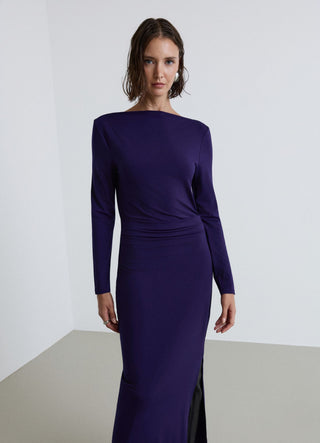 Robe longue décolletée avec drapé