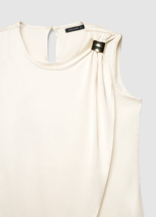 Top asimmetrico similsatin con fibbia