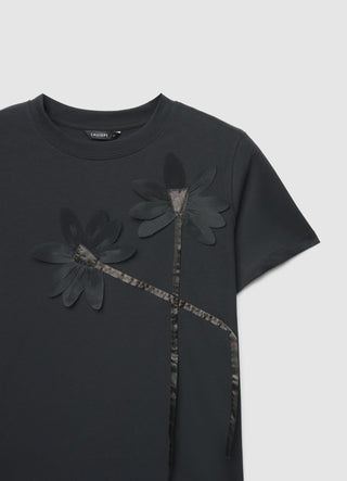 T-shirt con fiori applicati