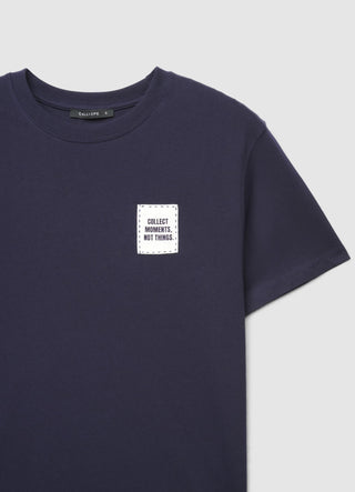 T-shirt con patch e scritta