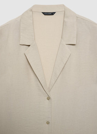 Short-sleeved shirt with a notched collar