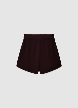Kurze Hose mit Falten und Schnalle
