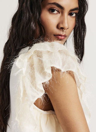 T-shirts with ruffle sleeves
