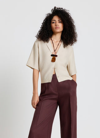 Short-sleeved shirt with a notched collar