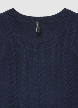 Cable-knit body with long sleeves