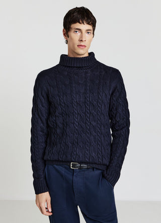 Maglione dolcevita con trecce