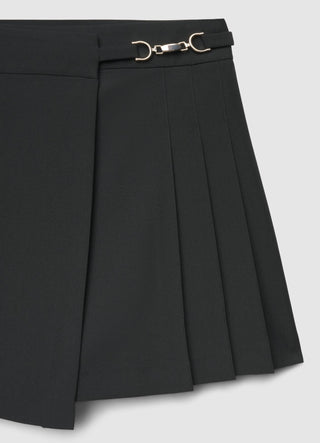 Gonna-pantalone corta con pieghe e fibbia