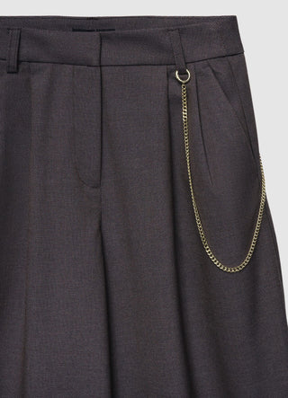 Weite Hose mit Kette