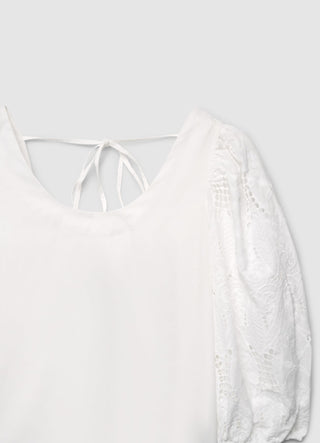 Blusa con maniche sangallo e scollo ampio
