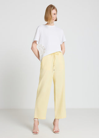 T-shirt con applicazione ricamata