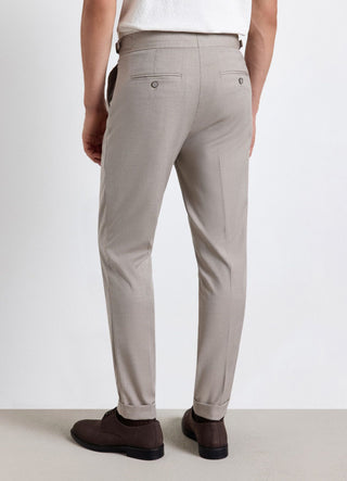 Slim trousers with a high waist and French pockets