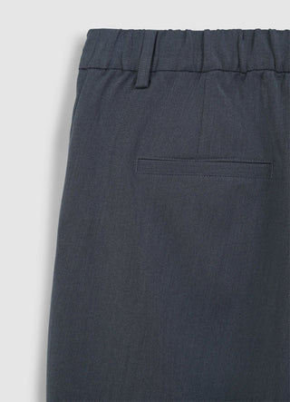 Trousers with pleats and elasticated waistband