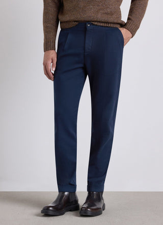 Pantaloni chinos con bottoni in vita