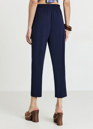 Plain-coloured long trousers