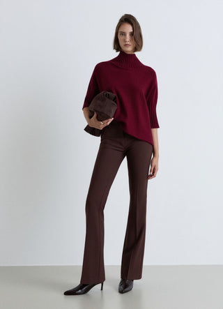 Top with crater neckline and three-quarter sleeves