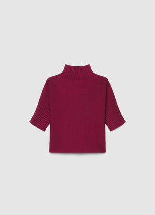 Top with crater neckline and three-quarter sleeves