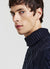 Maglione dolcevita con trecce