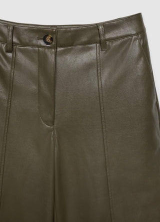 Plain-colour bermuda shorts with topstitching