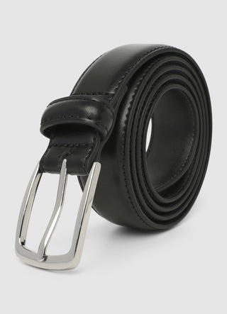 Plain-coloured belt with rectangular metal buckle