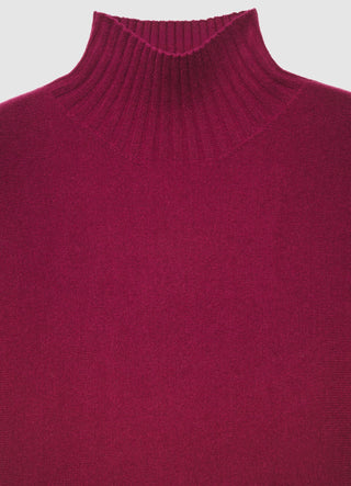 Top with crater neckline and three-quarter sleeves