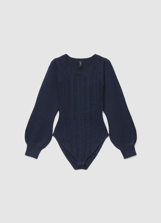 Cable-knit body with long sleeves