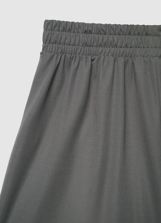 Plain-coloured gym shorts with an elasticated waistband